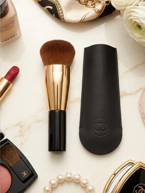 Chanel Sublimage L'ESSENCE DE TEINT Foundation Brush Full Size